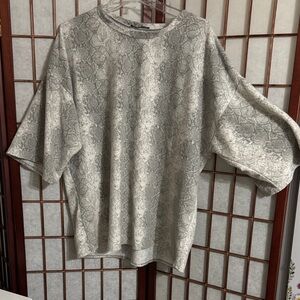 Elegant Soft Snake Print Short Sleeve Top PTP 26 inches